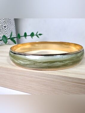 💛Vintage Avon Green Swirl Enamel Bangle